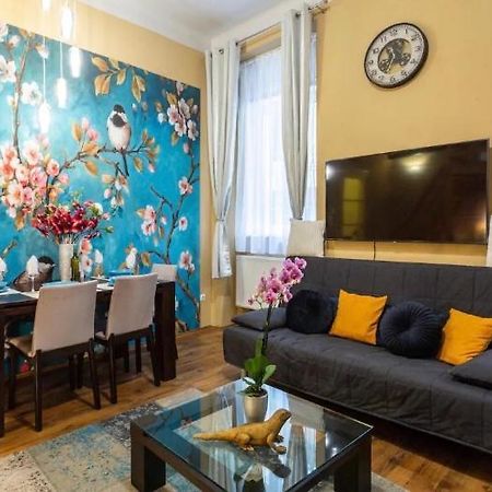 Cherry Blossom Designer Apartment In The Center With Free Parking Будапешт Екстер'єр фото