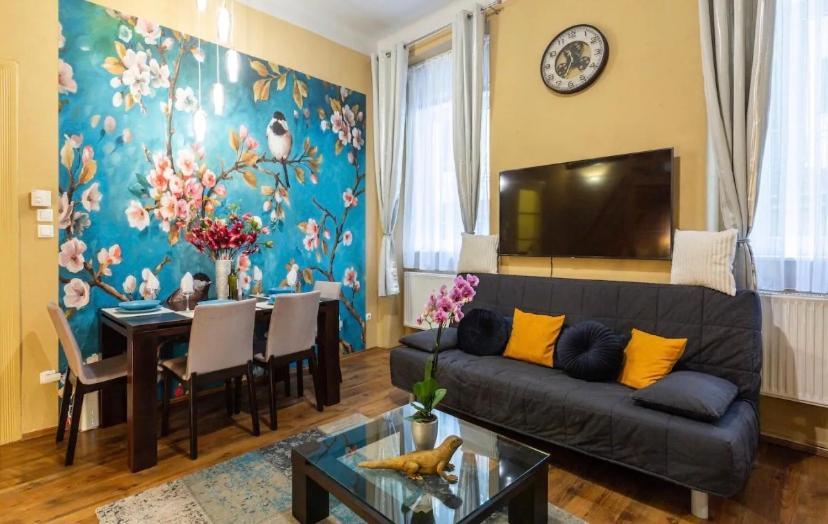 Cherry Blossom Designer Apartment In The Center With Free Parking Будапешт Екстер'єр фото